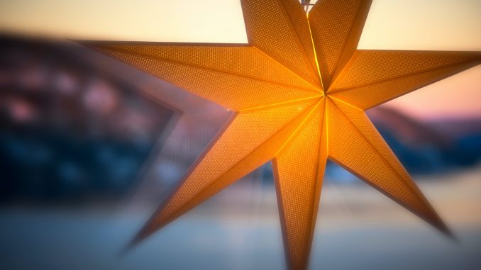 adventstjärna-dekorationer-ljus
