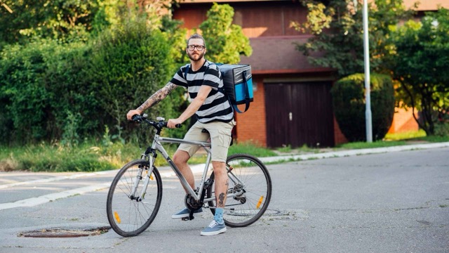 Cyklar och eldrivna transportkärror